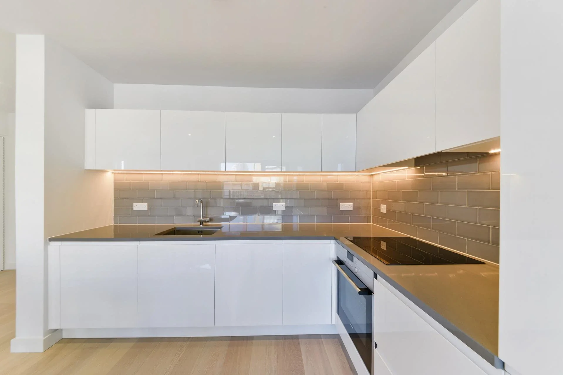 Flat Royal Crest Avenue in Greater London