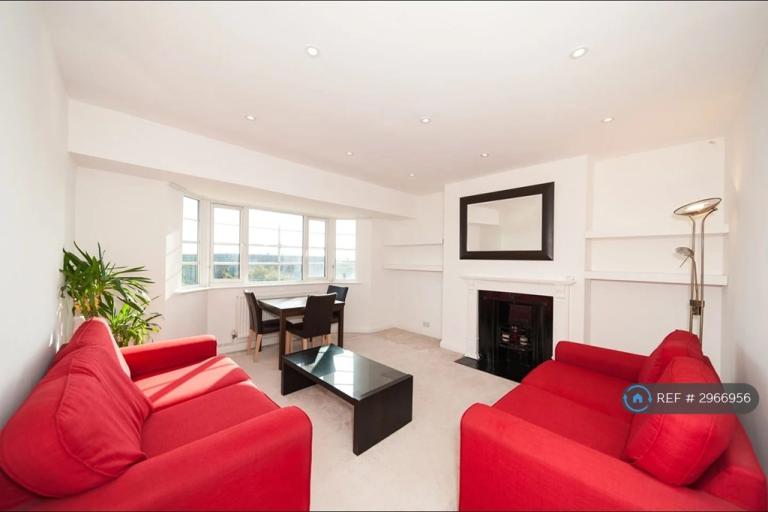 Flat Trenholme Close in Greater London
