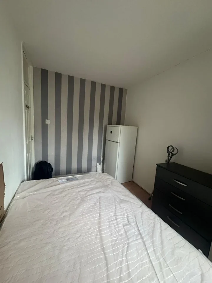 Room Manor Grove in Greater London