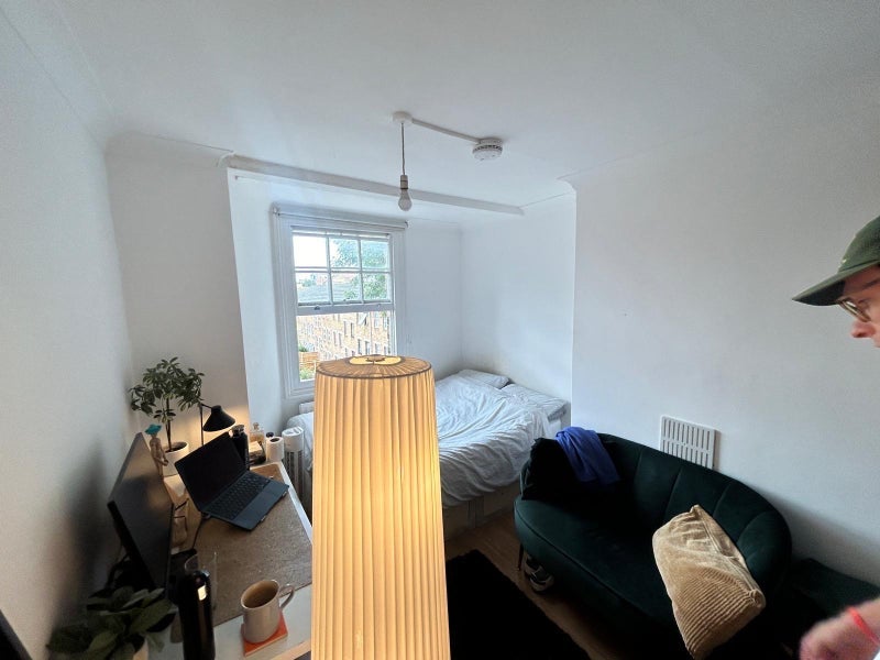 Room New Road in Greater London