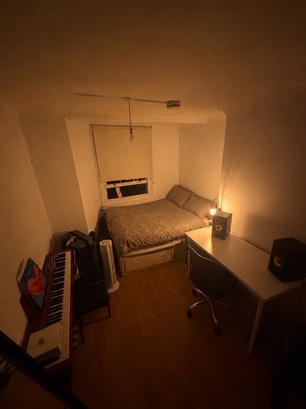 Room New Road in Greater London