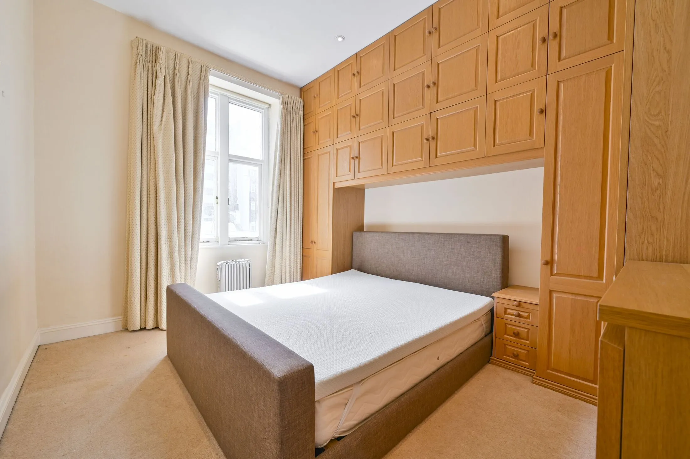 Flat Sussex Gardens in City of Westminster