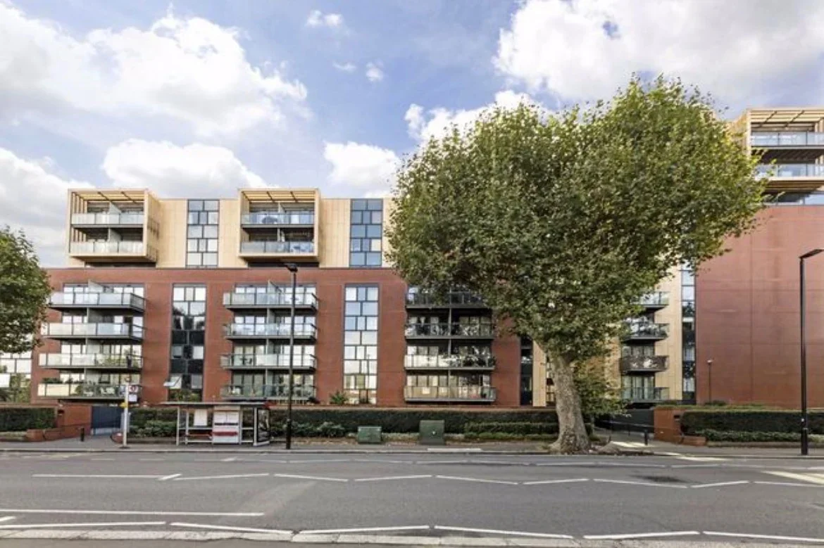 Flat London Road in Greater London