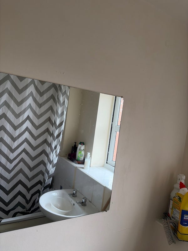 Room Essington Drive in Manchester