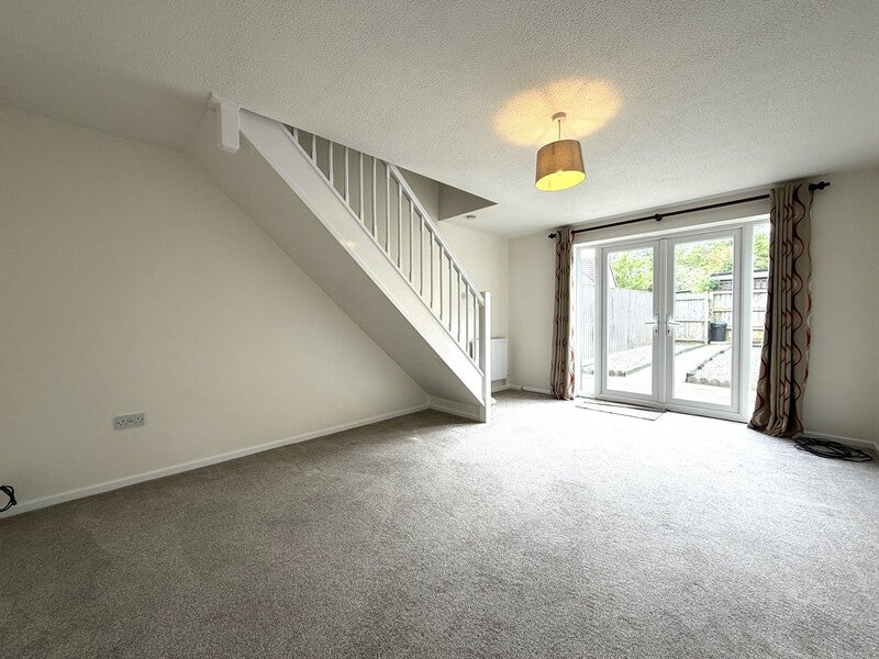 House Pearce Close in Blunsdon St Andrew