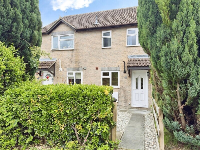 House Pearce Close in Blunsdon St Andrew