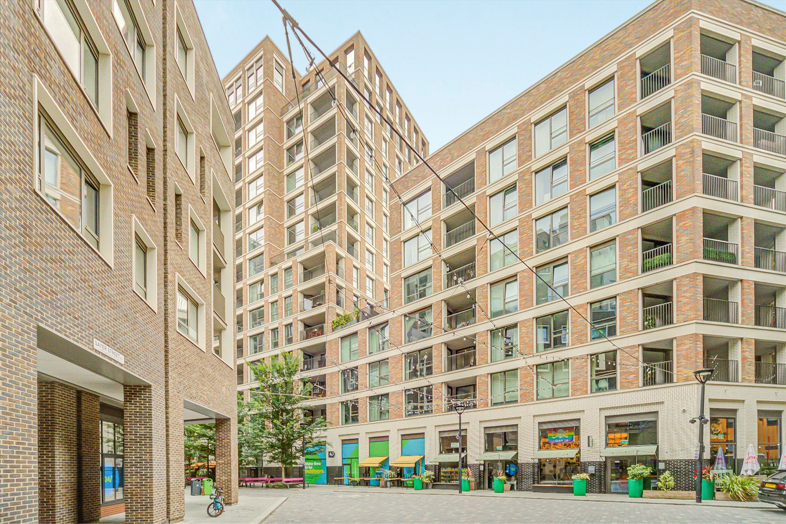 Flat Sayer Street in Greater London