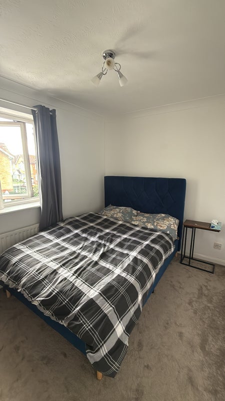 Room Cooper Way in Slough