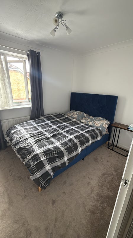 Room Cooper Way in Slough