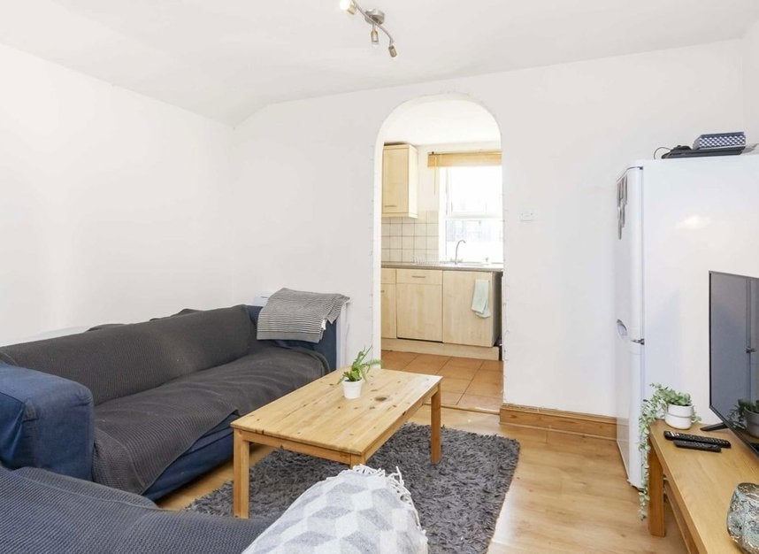 Flat Kenwyn Road in Greater London