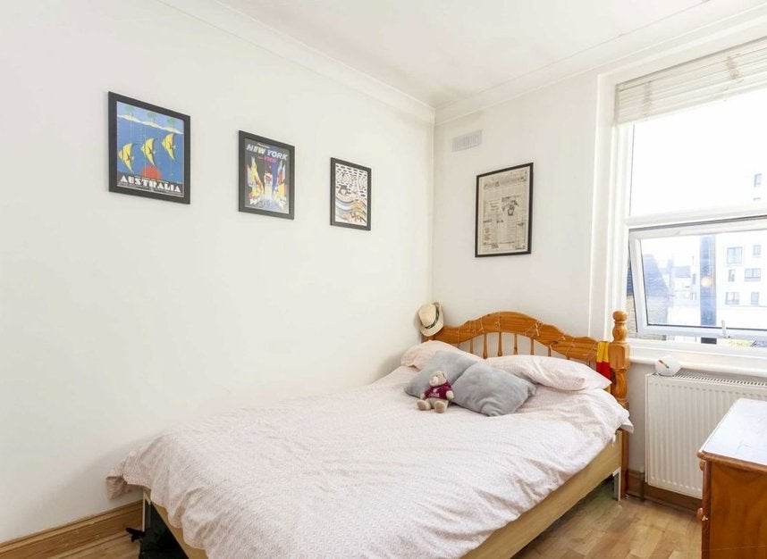 Flat Kenwyn Road in Greater London