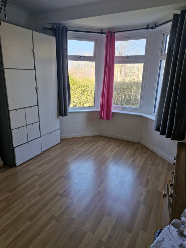 Room Kinellar Drive in Glasgow