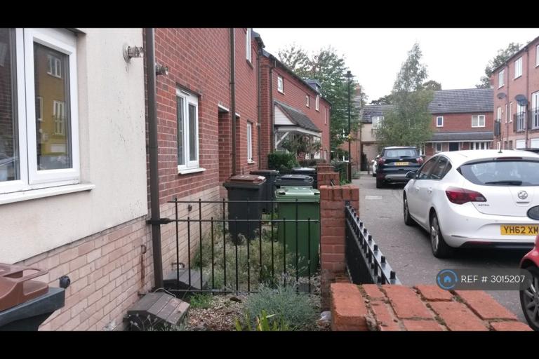 House Cypress Way in Nuneaton and Bedworth