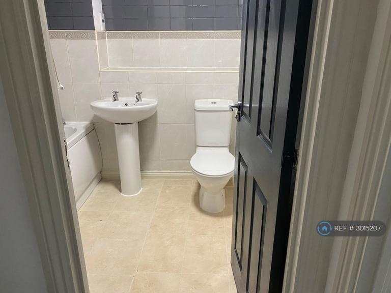 House Cypress Way in Nuneaton and Bedworth