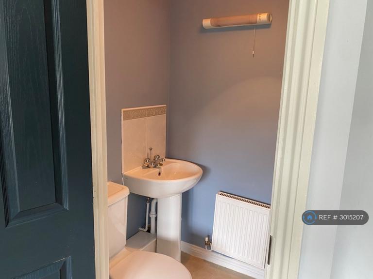 House Cypress Way in Nuneaton and Bedworth