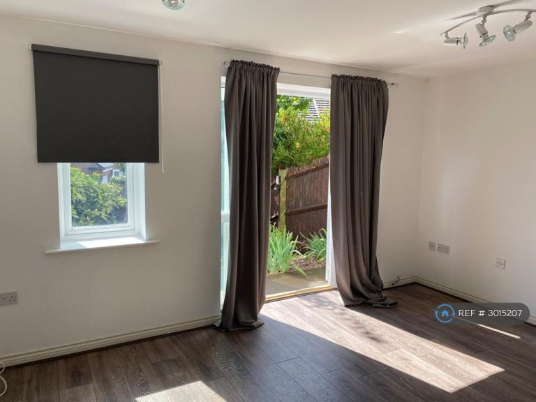 House Cypress Way in Nuneaton and Bedworth