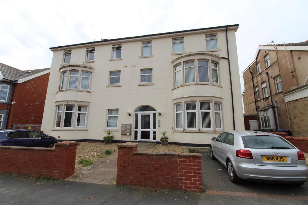 Flat Northumberland Avenue in Blackpool