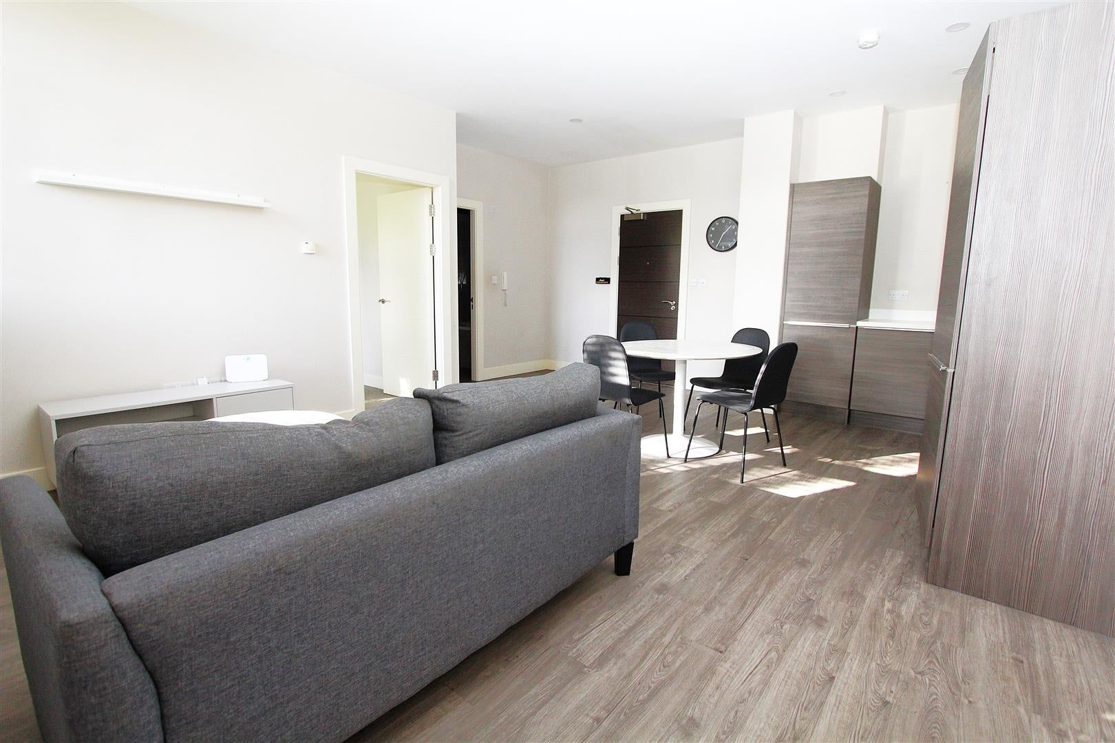 Flat Dawsons Square in Leeds