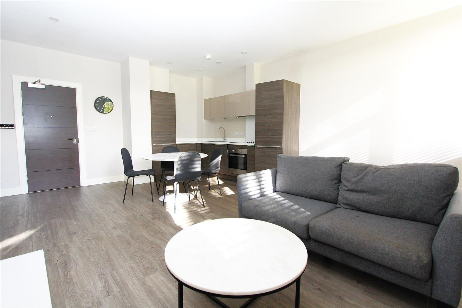 Flat Dawsons Square in Leeds