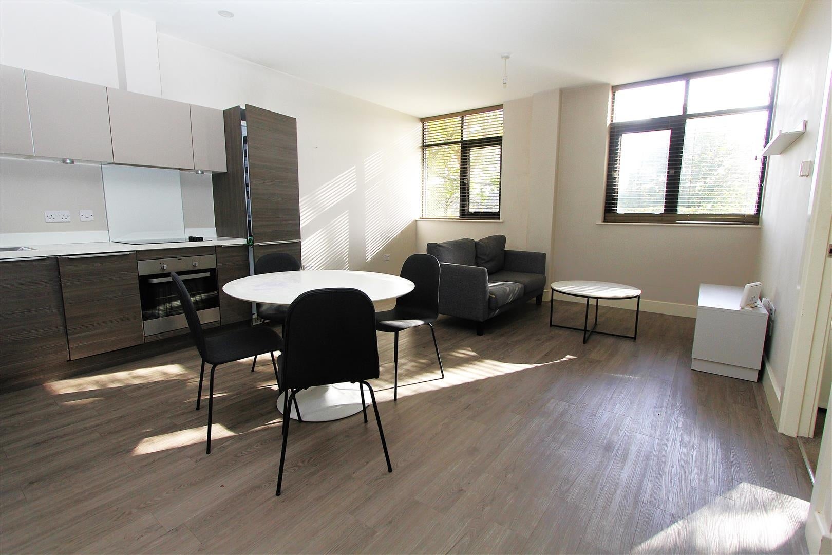 Flat Dawsons Square in Leeds