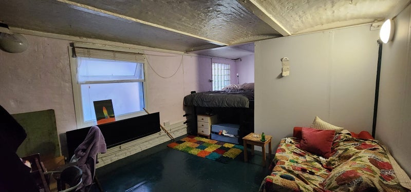 Room Belfast Road in Greater London