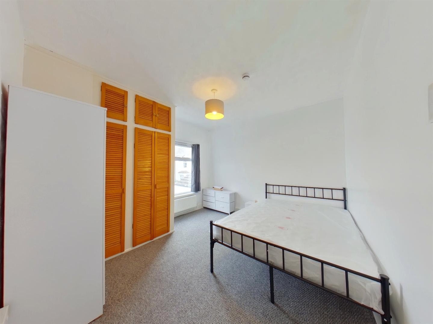 Room Mayfield Road in Gosport