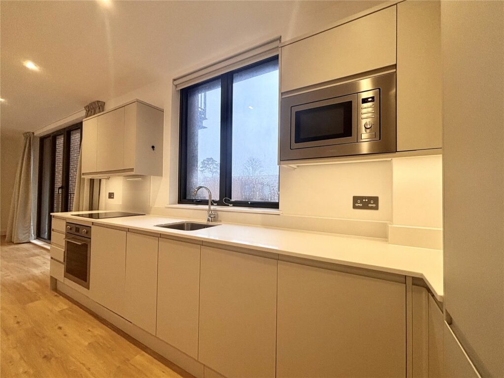 Flat Farnborough Road in Rushmoor