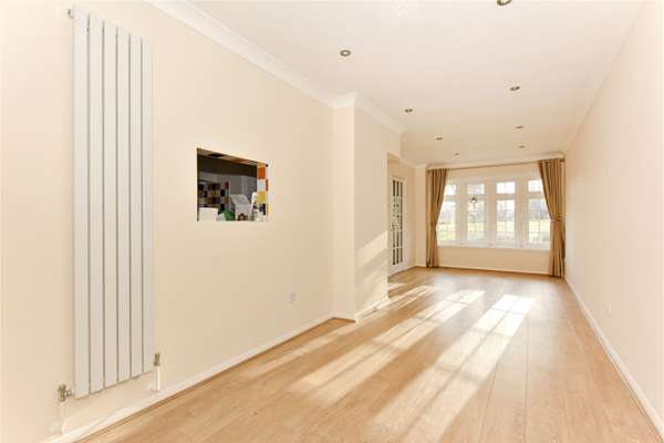 House Brill Close in Marlow
