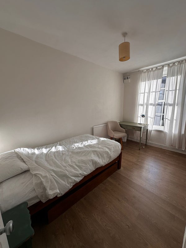 Room Wandsworth Road in Greater London
