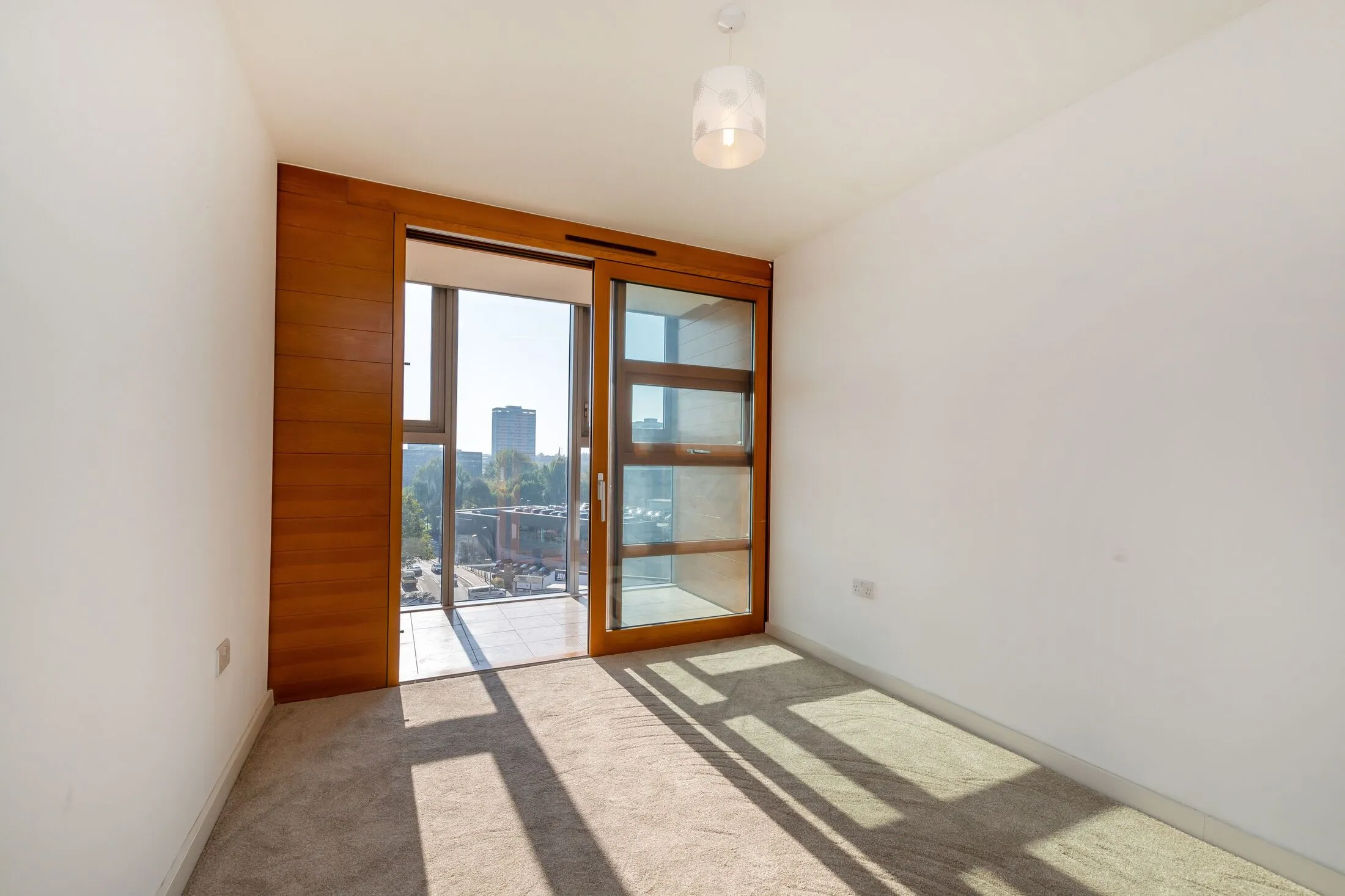 Flat Lombard Road in Greater London