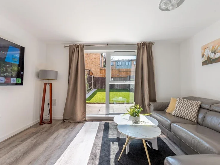 House Victoria Way in Greater London