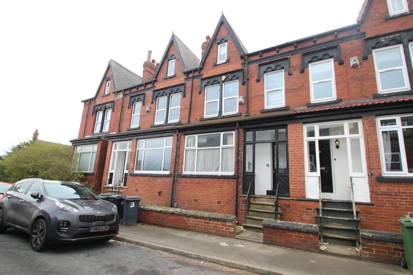 Flat Roman Crescent in Leeds