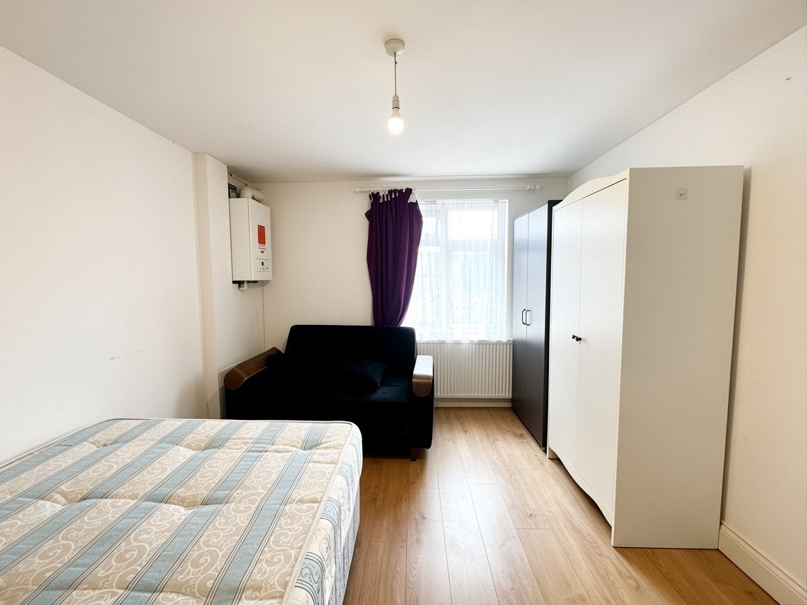 Flat Scarsdale Road in Greater London