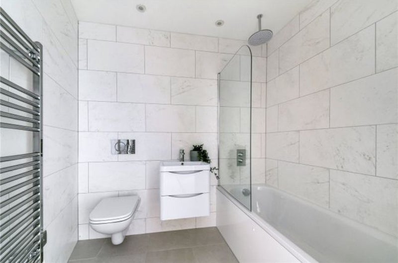 Room High Street in Greater London