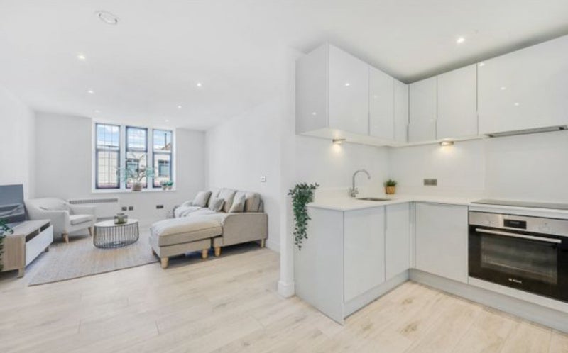 Room High Street in Greater London