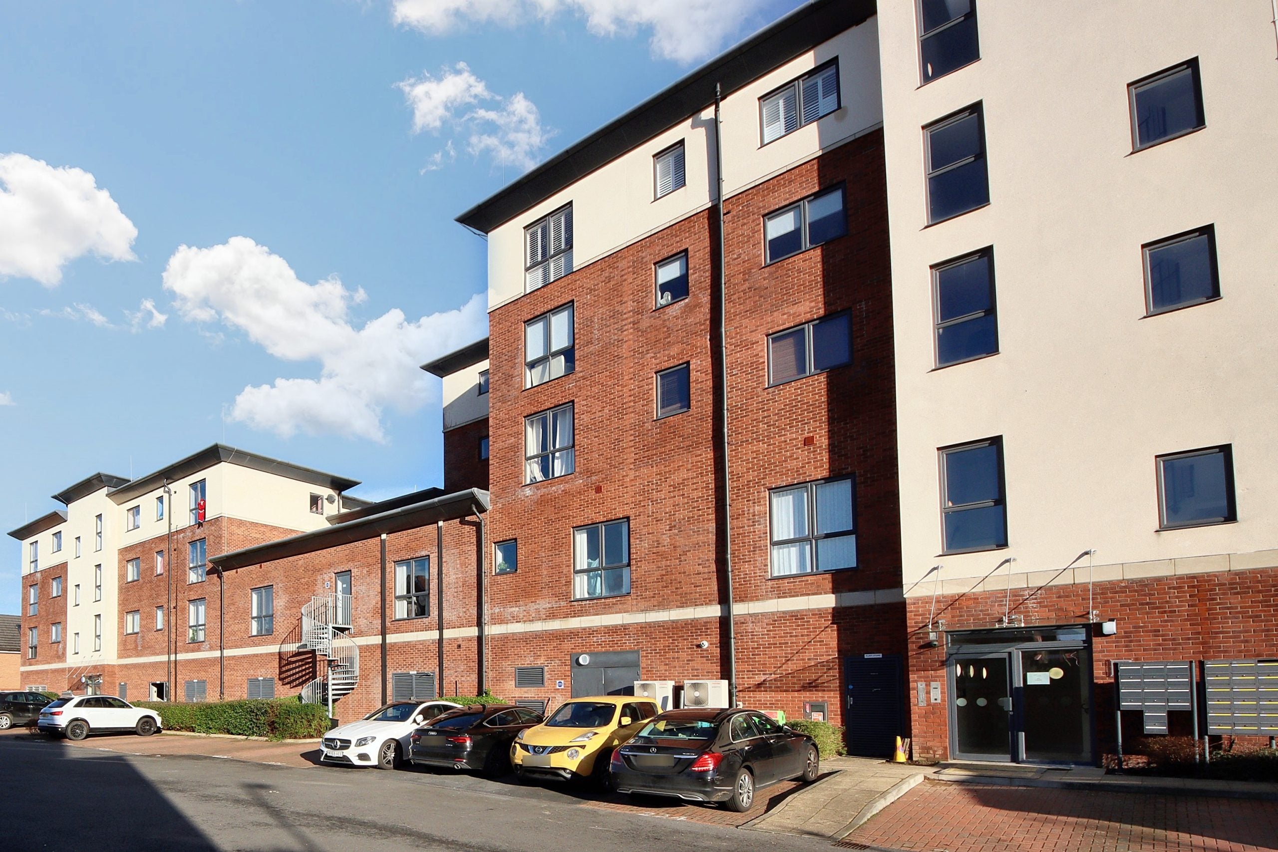Flat Cunningham Way in Watford