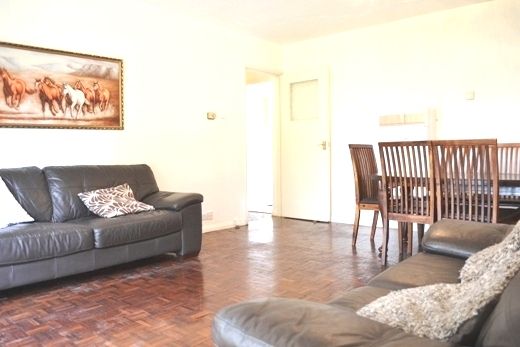 Flat Gordon Road in Greater London