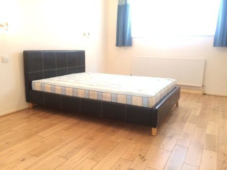Flat Gordon Road in Greater London