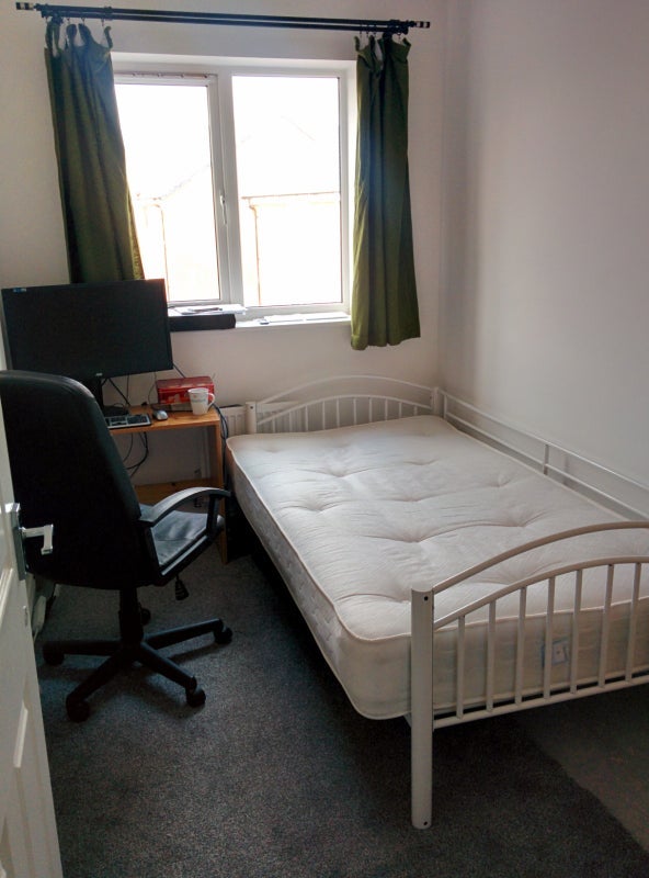 Room Cheshire Close in Coventry