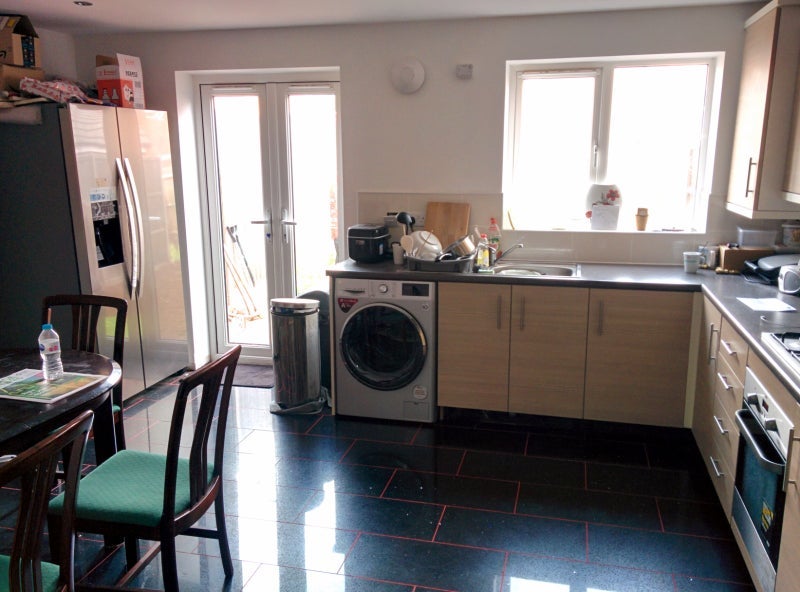 Room Cheshire Close in Coventry