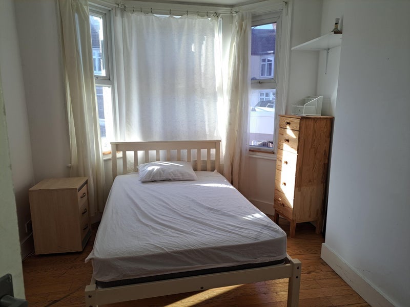 Room Winterbourne Road in Greater London