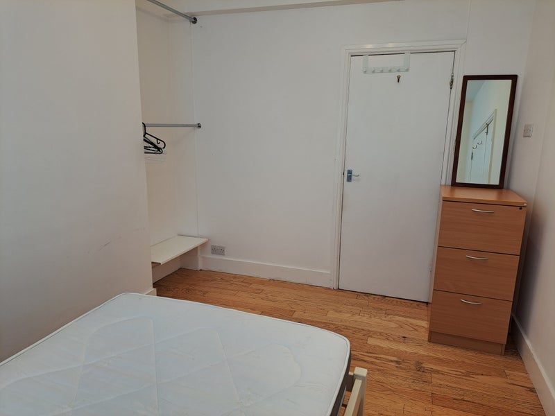 Room Winterbourne Road in Greater London