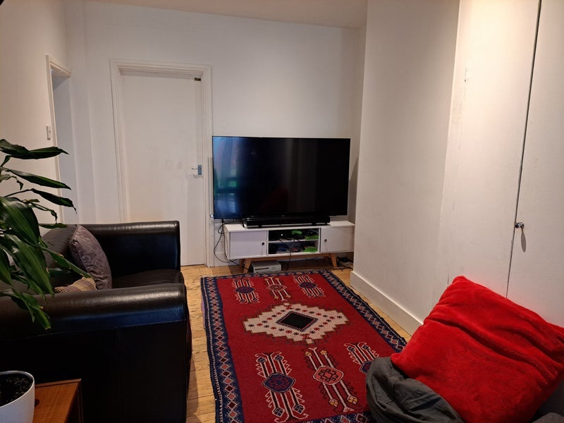 Room Winterbourne Road in Greater London