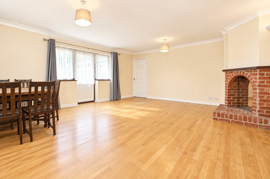 House Burnells Way in Uttlesford