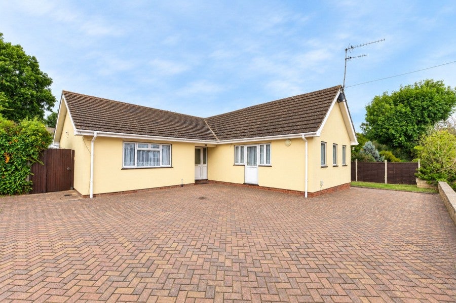 House Burnells Way in Uttlesford