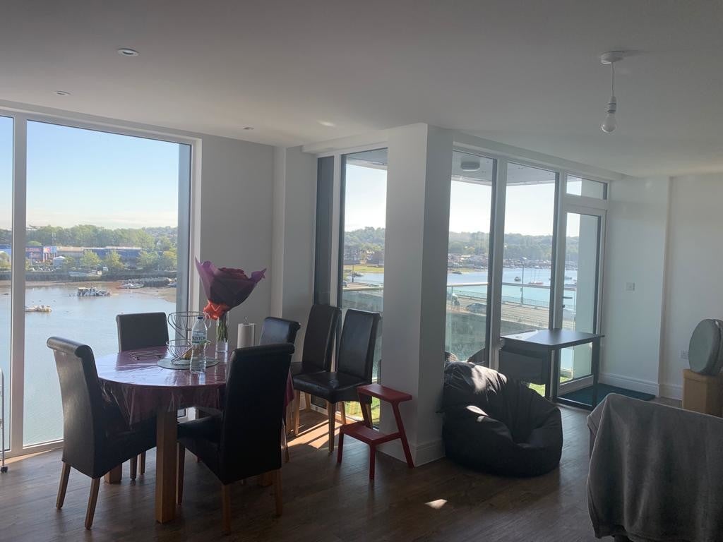 Flat Meridian Way in Southampton