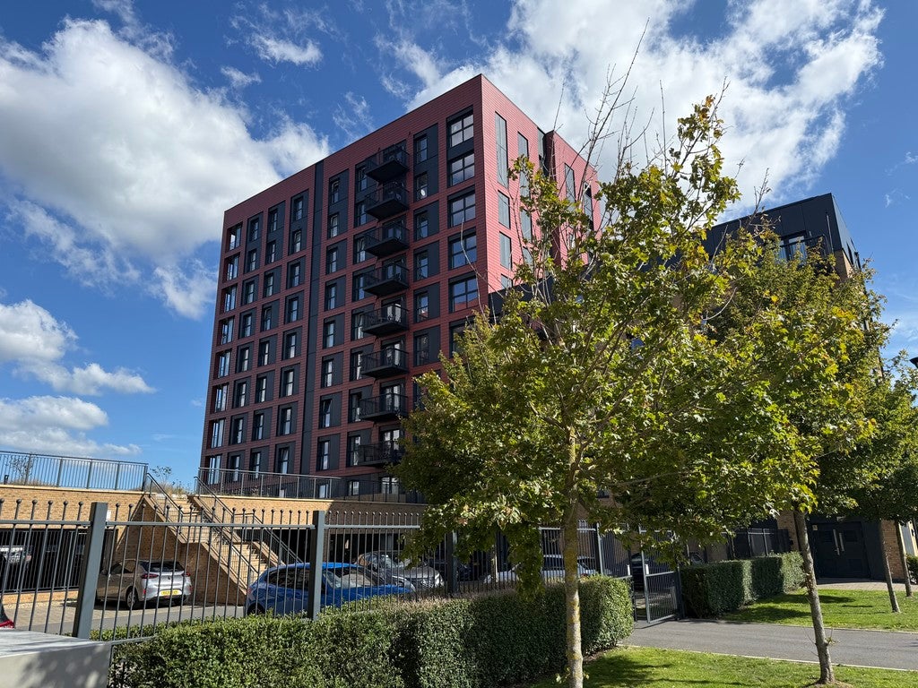 Flat Meridian Way in Southampton