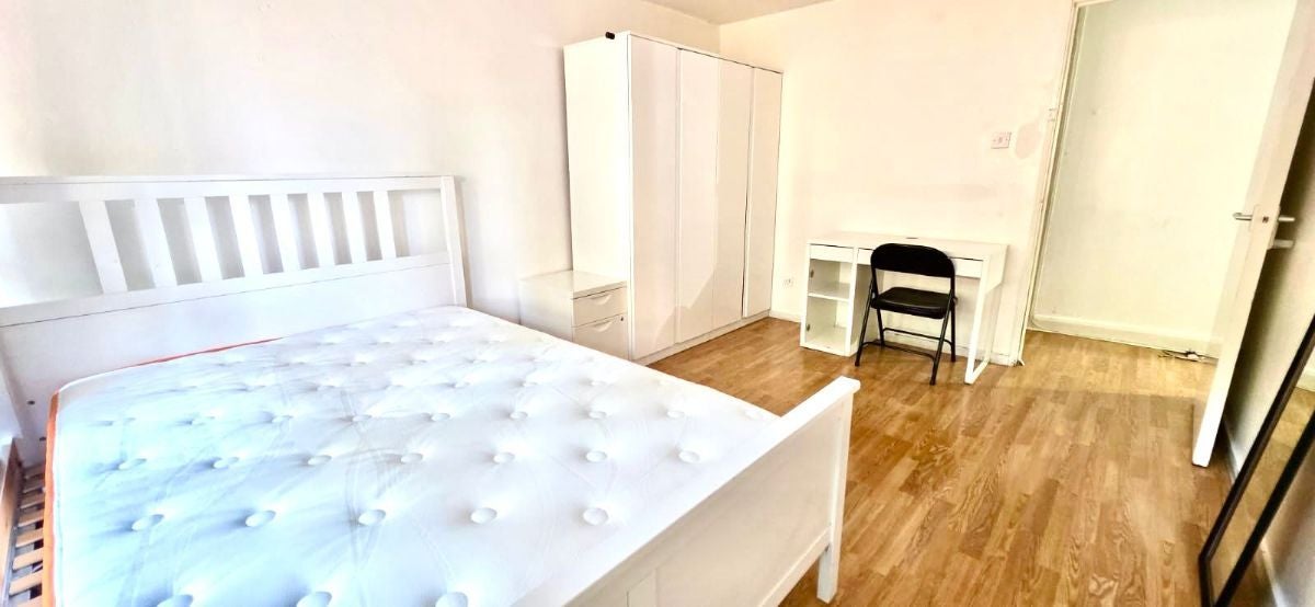 Room Robert Street in Greater London