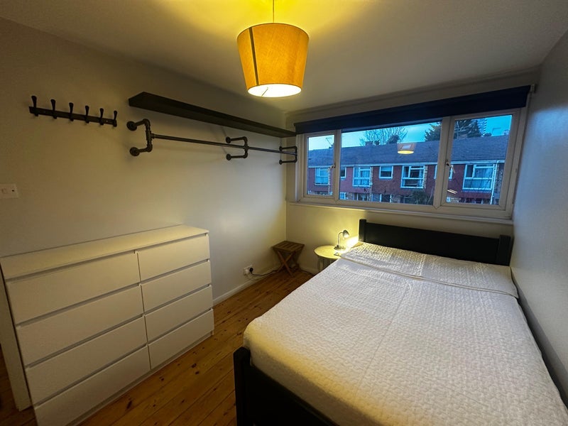 Room Acacia Road in Greater London