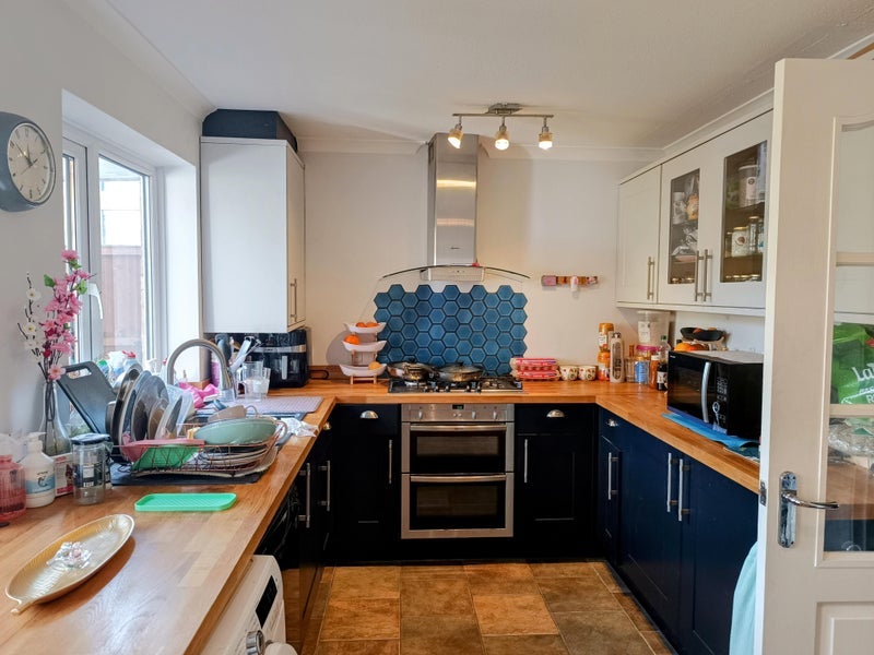 Room Priors Way in Holyport